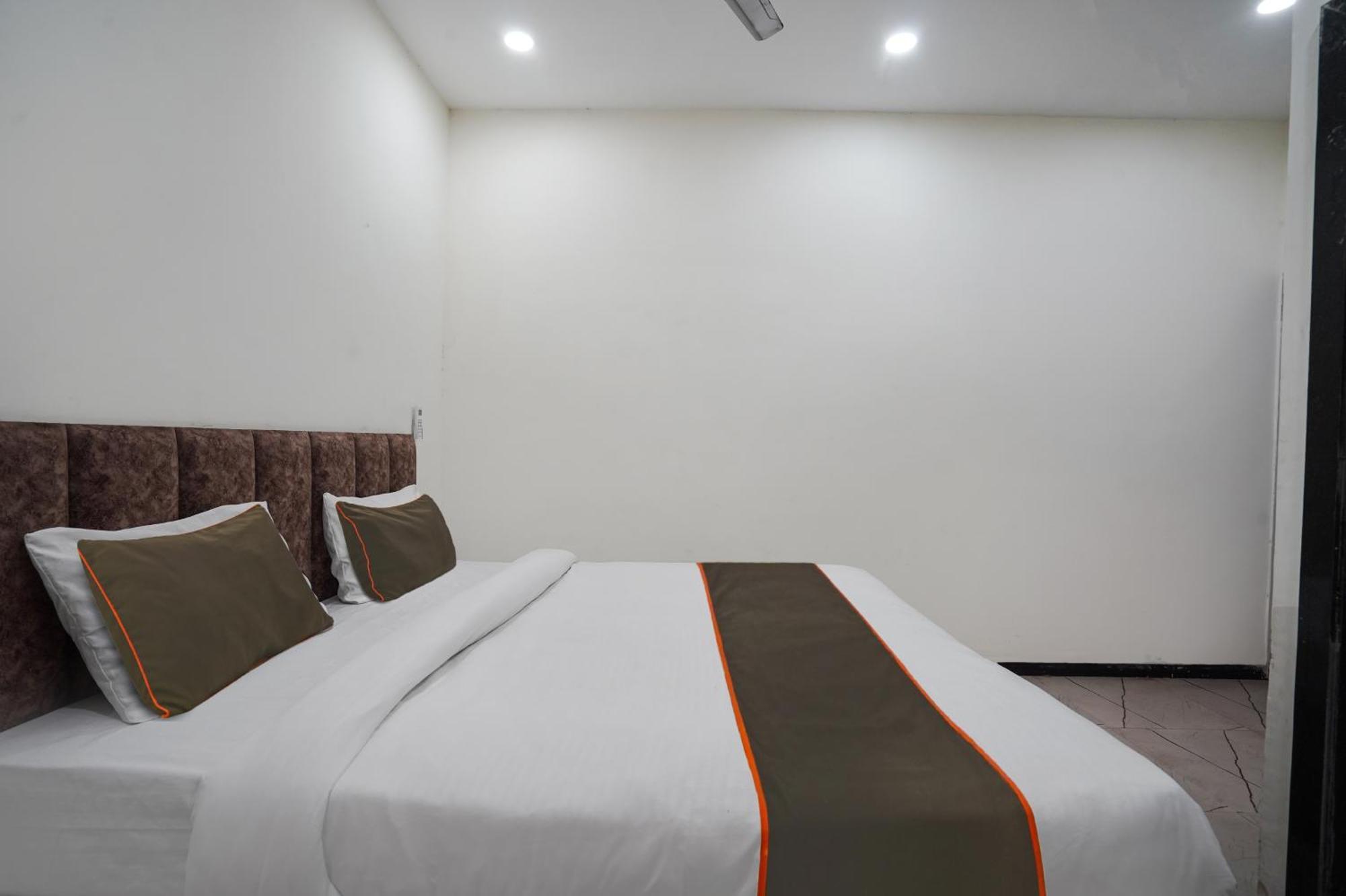Townhouse Amanaka Formerly Hotel City Pride Rāipur Extérieur photo